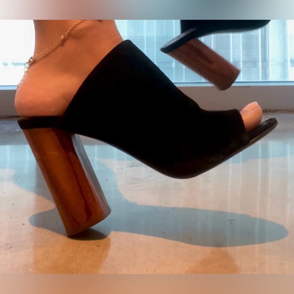 Tory Burch mules sz 5